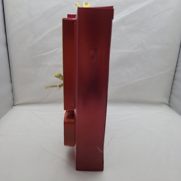 MGA Rainbow High Special Edition Valentine's Day Kia Hart Fashion Doll - Picture 4 of 6